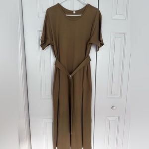 Uniqlo short sleeve belted dress